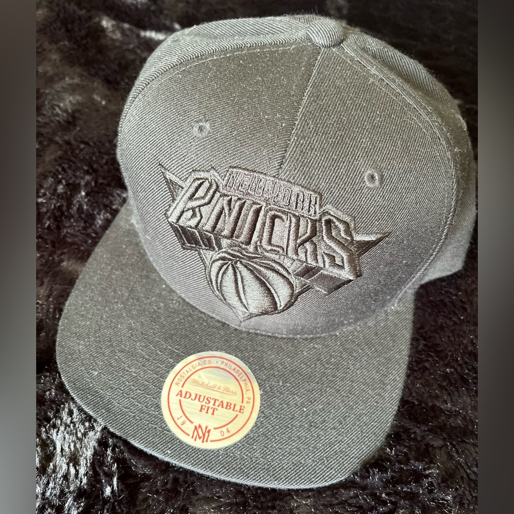 New York Knicks All Black Adjustable Fitted